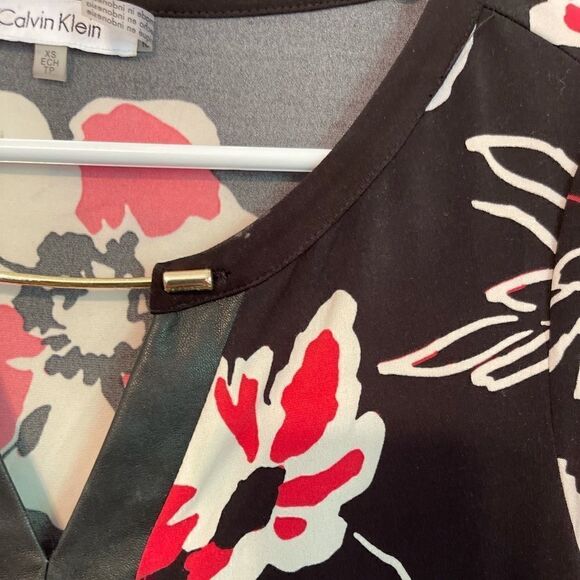3/$25 CALVIN KLEIN Black Floral Faux Leather Details Top.Size XS - Picture 6 of 11